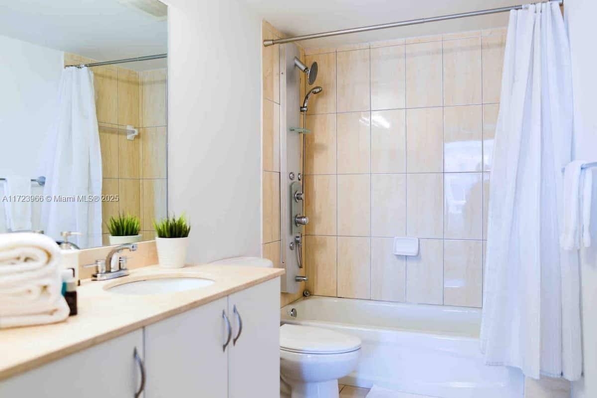 Apartment for rent at 1750 N Bayshore Dr #2914, Miami, FL 33132