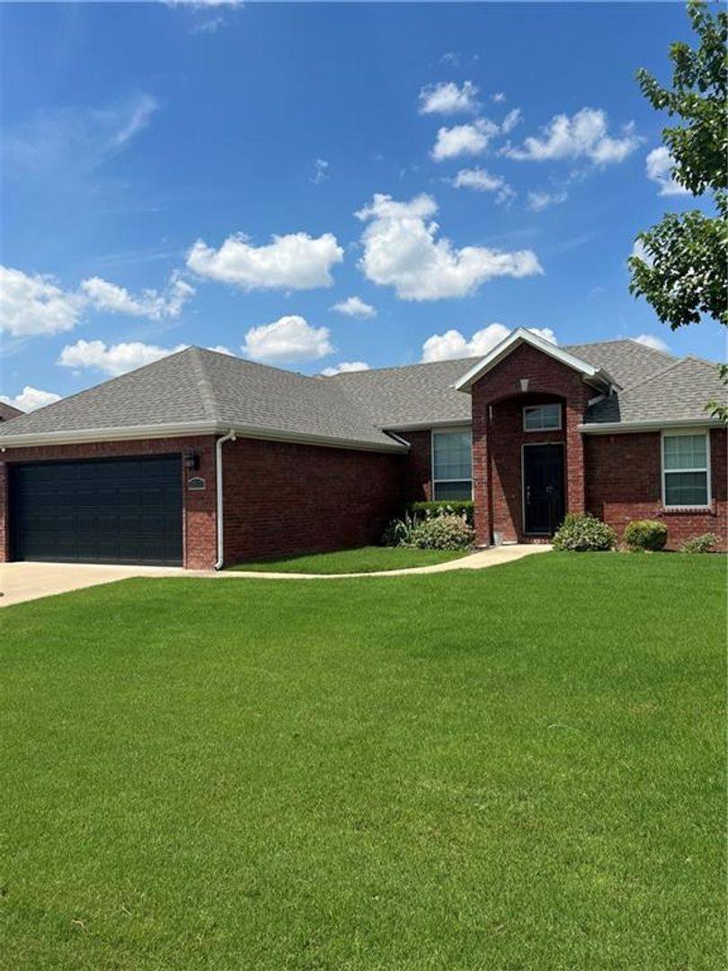 House for rent at 2002 Price Ave, Lowell, AR 72745
