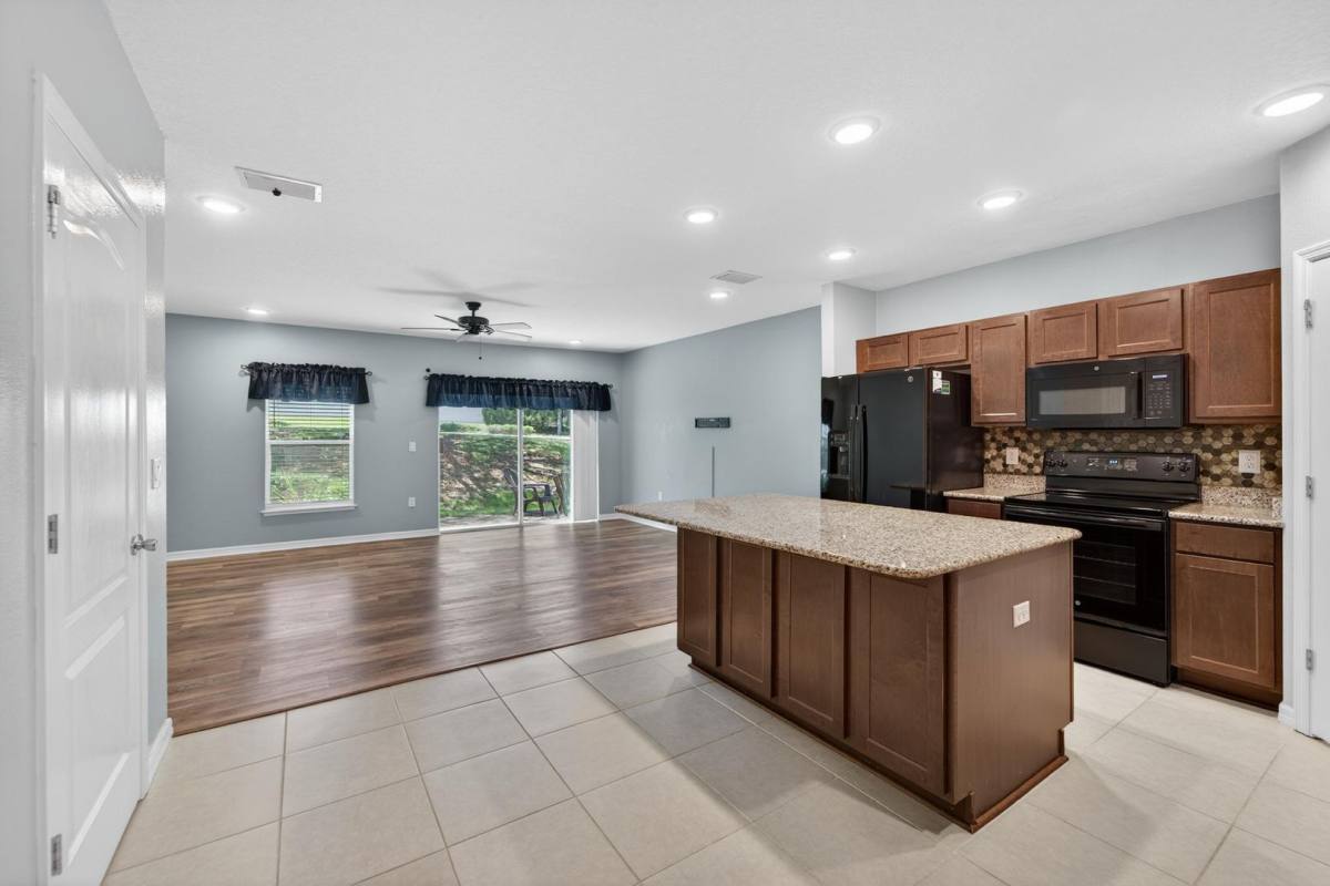 Townhouse for rent at 3842 Hampstead Lane, Lakeland, FL 33810