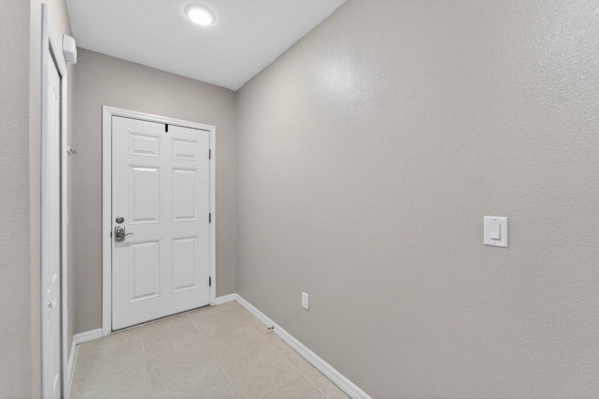 Townhouse for rent at 3842 Hampstead Lane, Lakeland, FL 33810