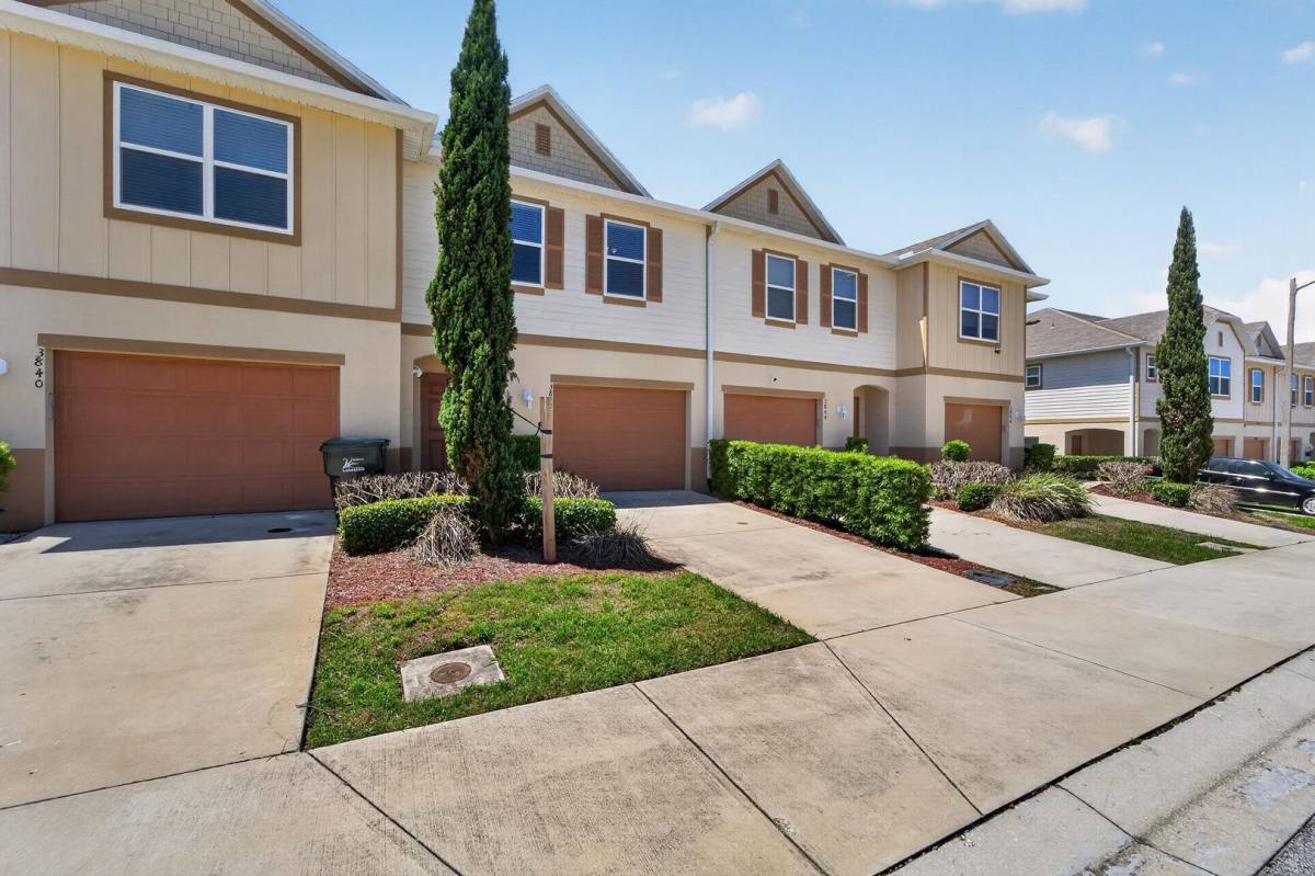 Townhouse for rent at 3842 Hampstead Lane, Lakeland, FL 33810