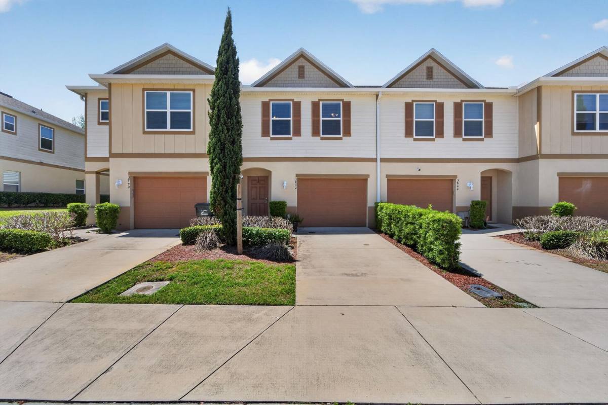 Townhouse for rent at 3842 Hampstead Lane, Lakeland, FL 33810