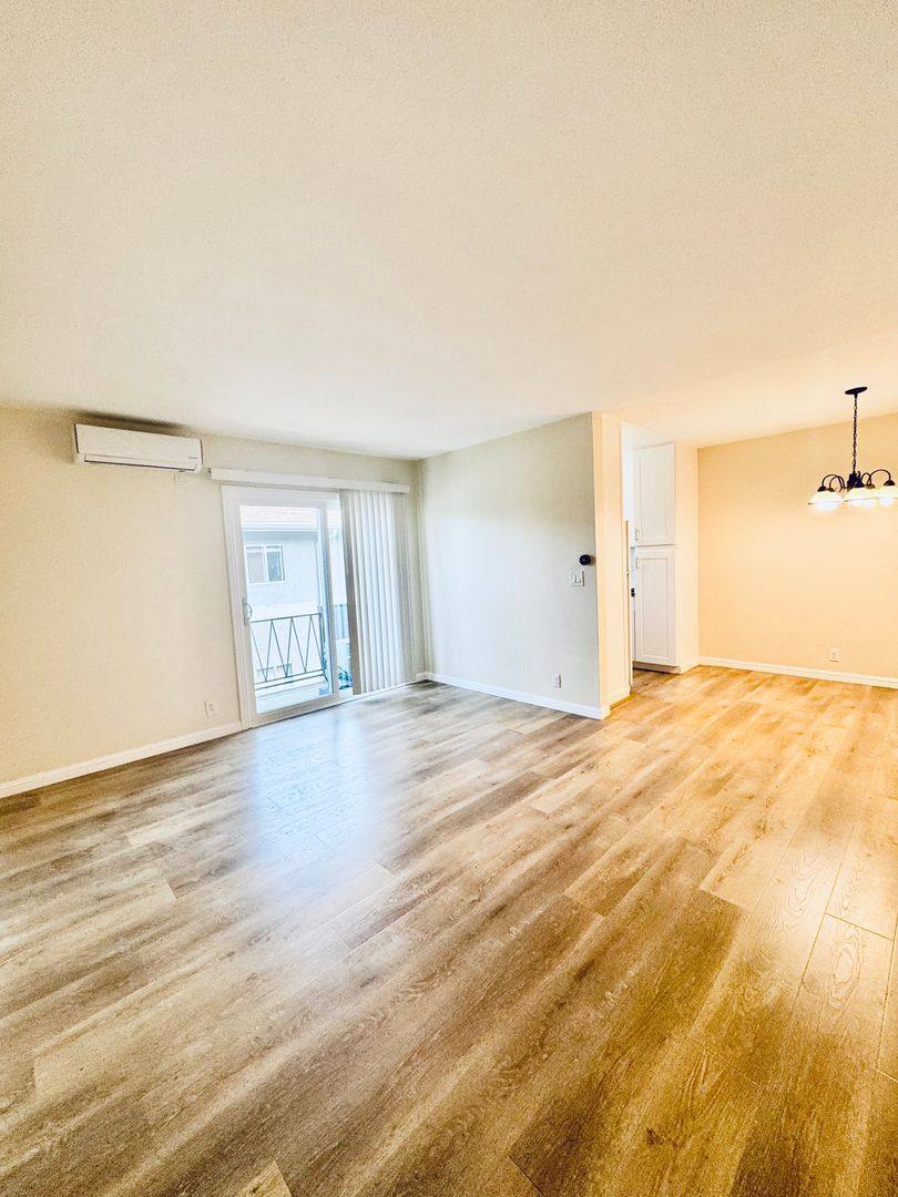 Apartment for rent at 642 N Hayworth Ave, Los Angeles, CA 90048
