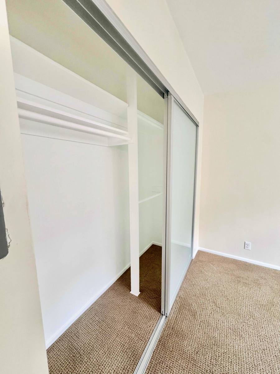 Apartment for rent at 642 N Hayworth Ave, Los Angeles, CA 90048