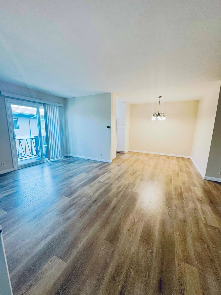 Apartment for rent at 642 N Hayworth Ave, Los Angeles, CA 90048