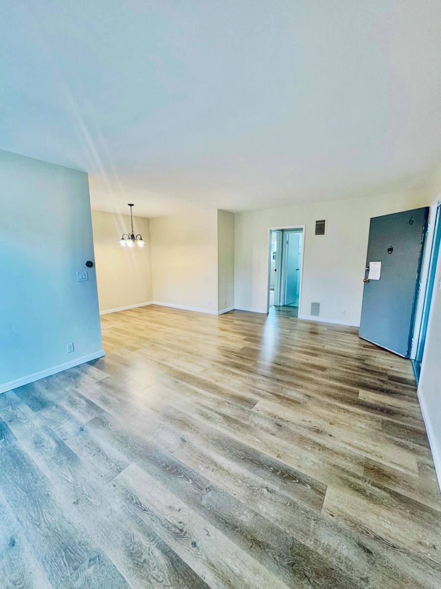 Apartment for rent at 642 N Hayworth Ave, Los Angeles, CA 90048
