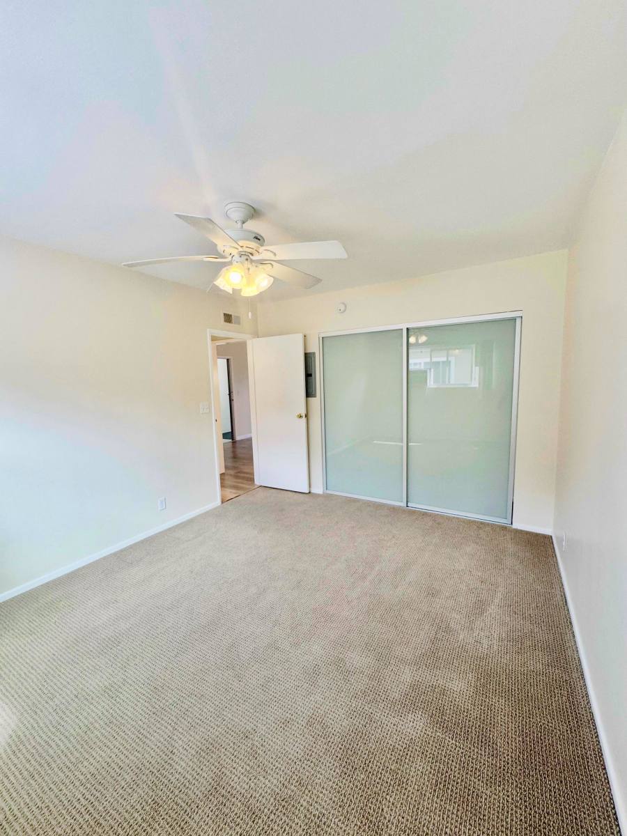 Apartment for rent at 642 N Hayworth Ave, Los Angeles, CA 90048