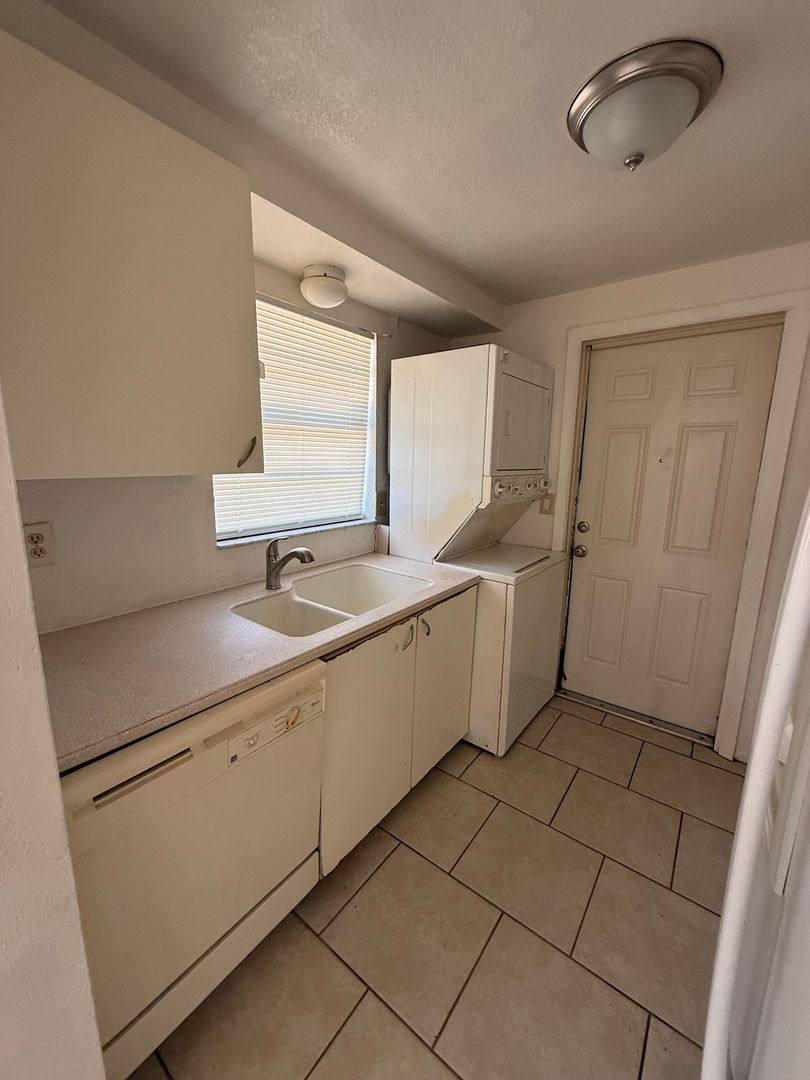 Apartment for rent at 1215-1217 59th Ave E, Bradenton, FL 34203