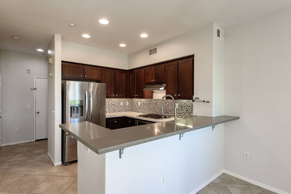 Townhouse for rent at 2155 Caminito Leonzio, Chula Vista, CA 91915
