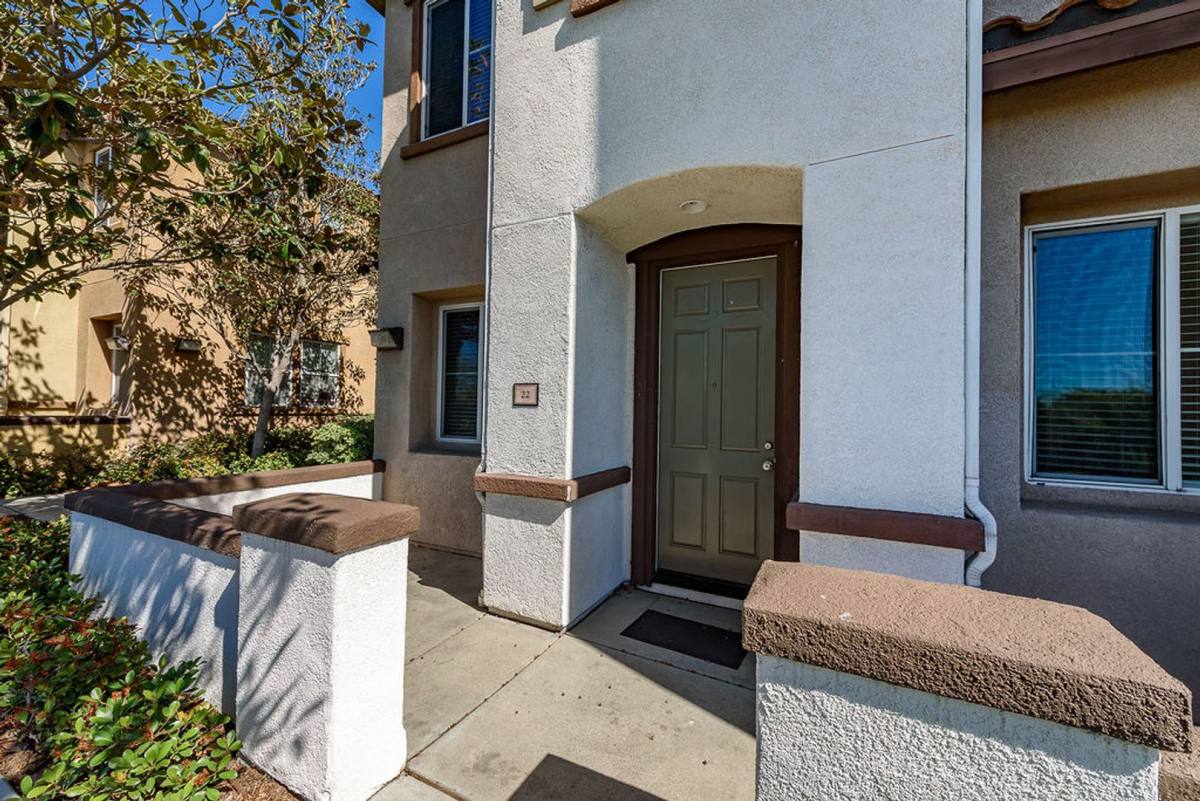 Townhouse for rent at 2155 Caminito Leonzio, Chula Vista, CA 91915