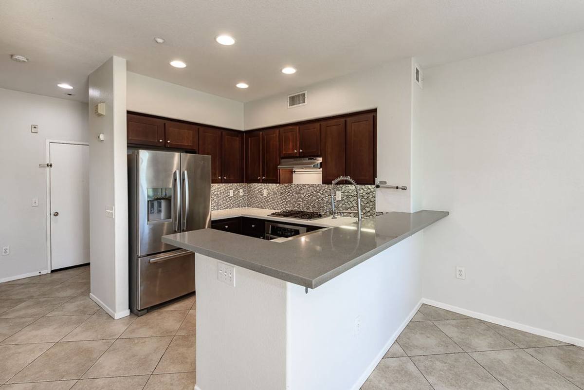 Townhouse for rent at 2155 Caminito Leonzio, Chula Vista, CA 91915