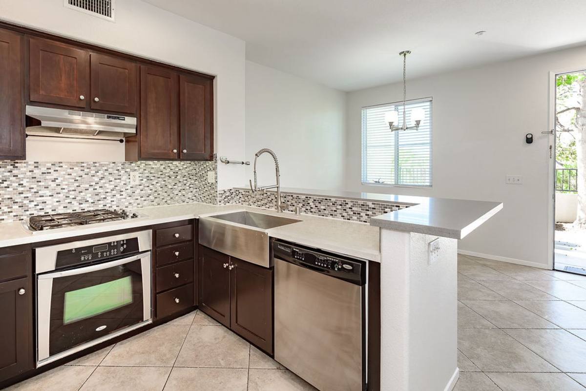 Townhouse for rent at 2155 Caminito Leonzio, Chula Vista, CA 91915