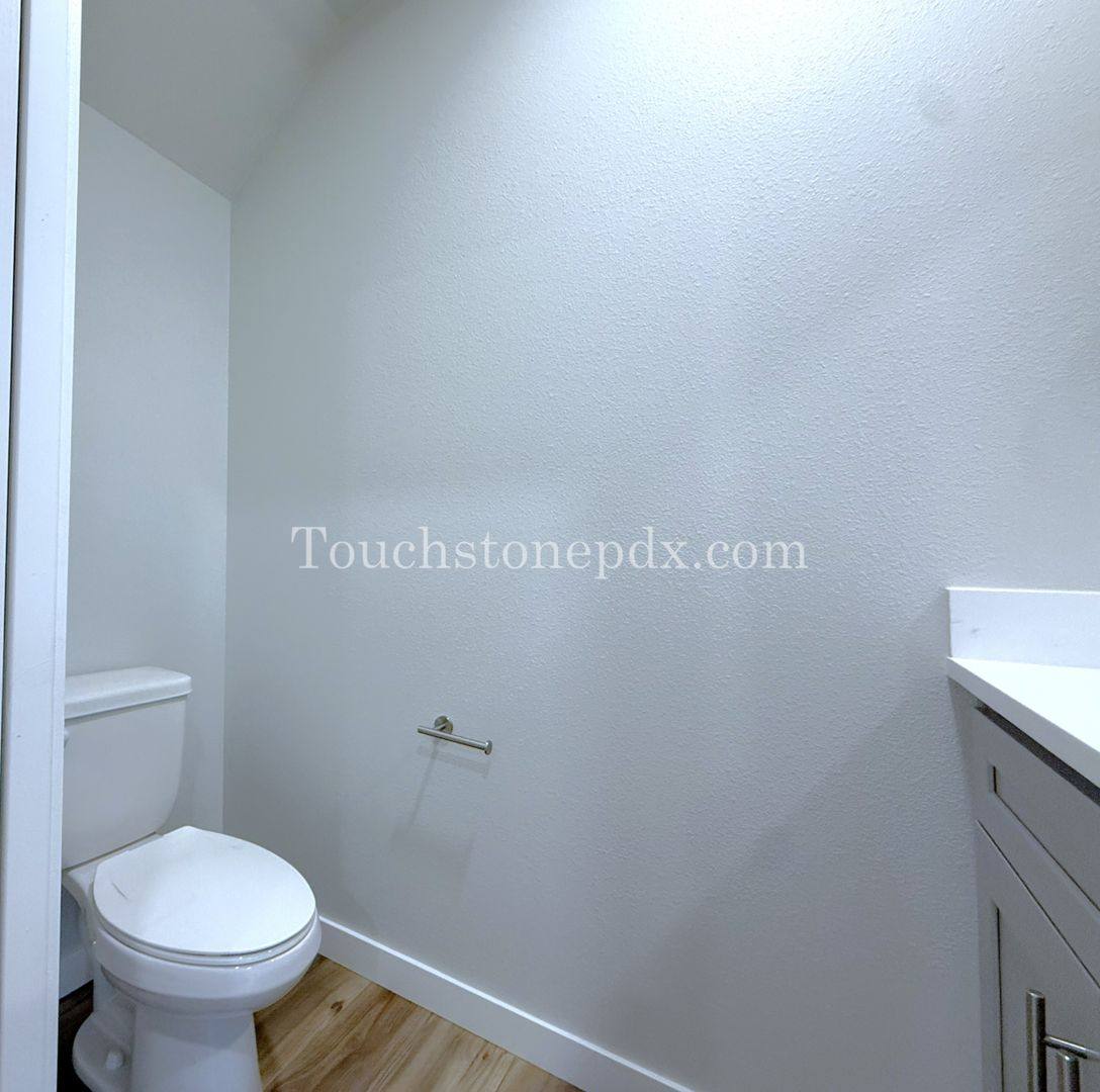 Apartment for rent at 3323 SE 87th Ave, Portland, OR 97266