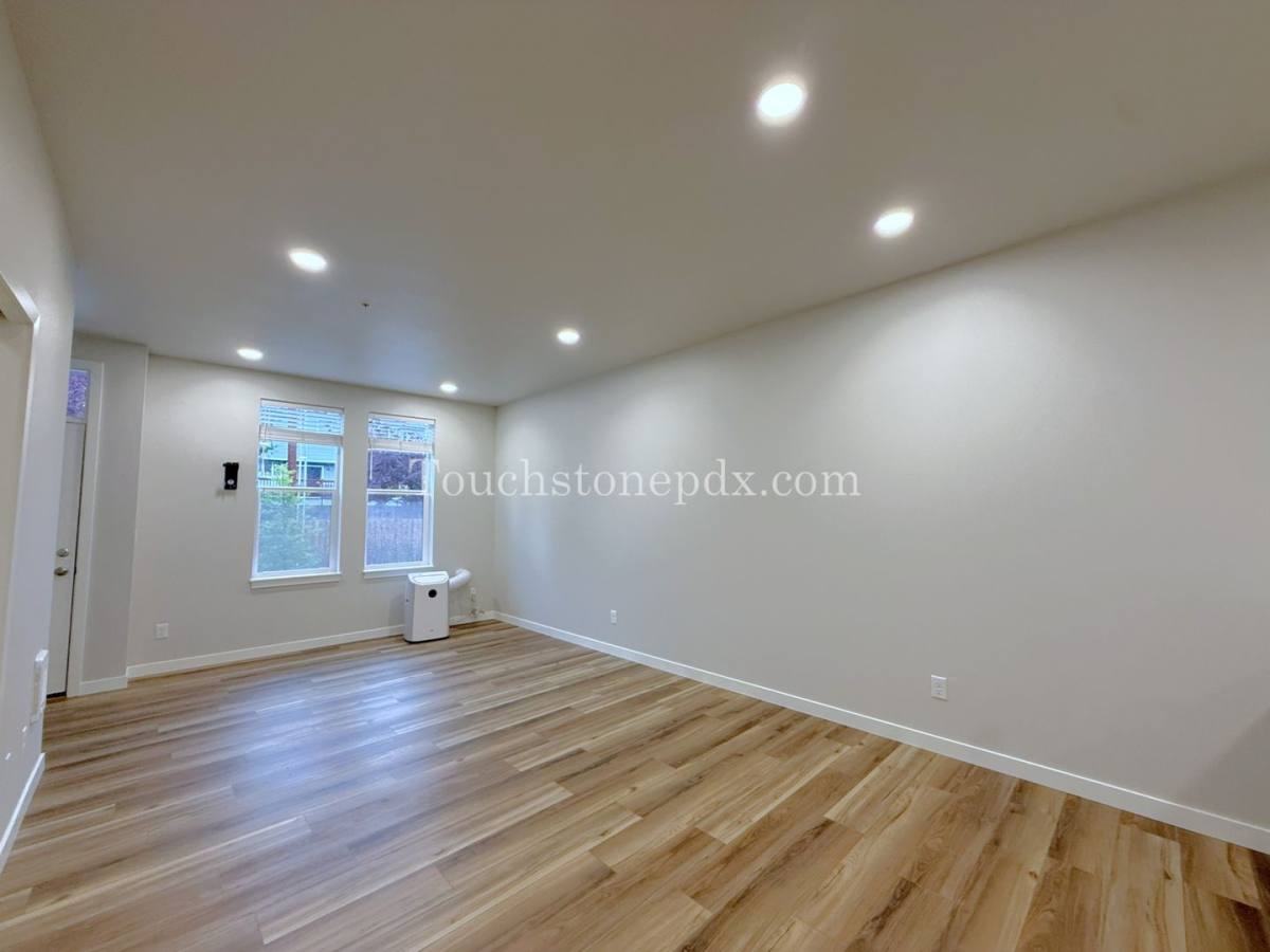 Apartment for rent at 3323 SE 87th Ave, Portland, OR 97266