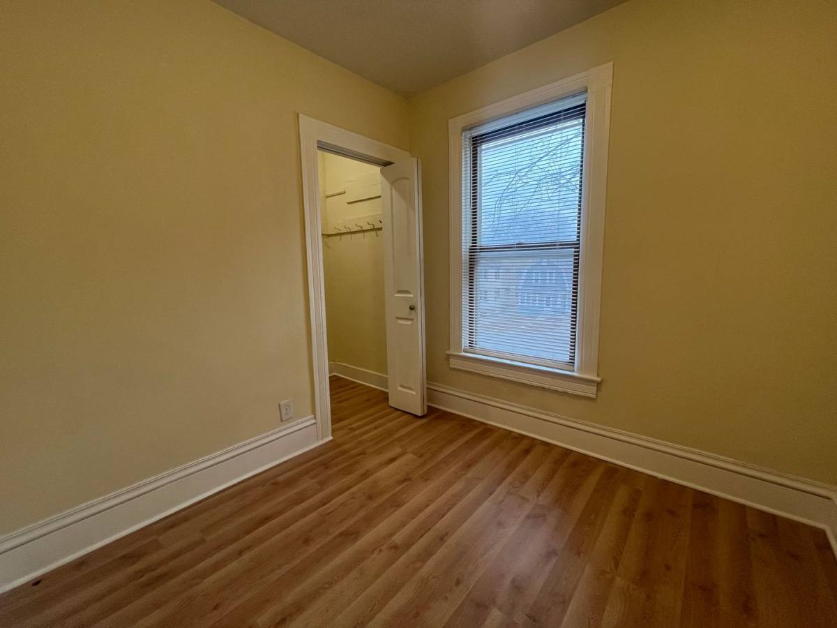 Apartment for rent at 595 Park St, Saint Paul, MN 55103