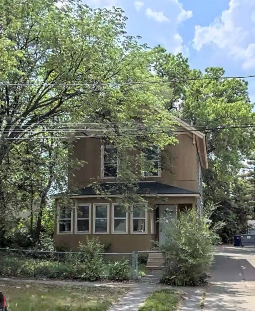 Apartment for rent at 595 Park St, Saint Paul, MN 55103