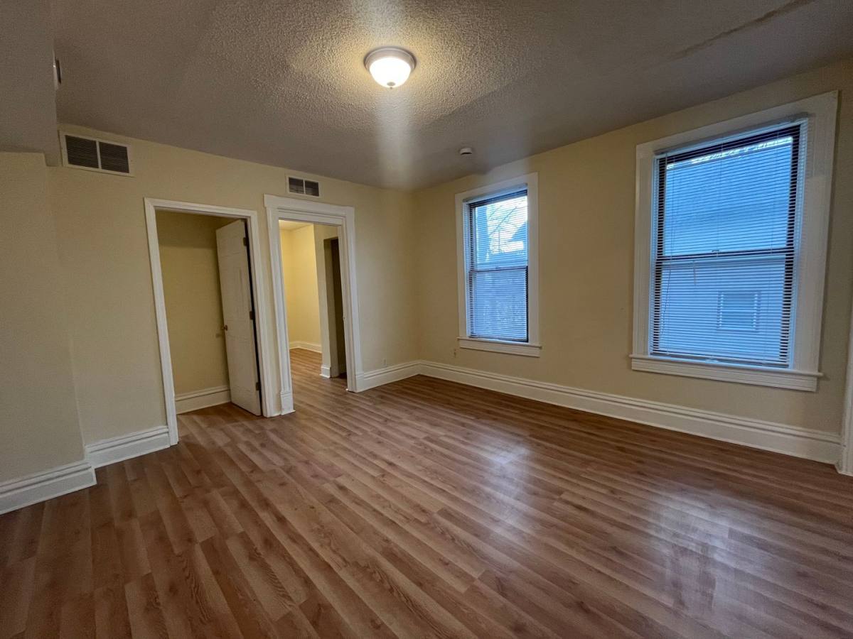 Apartment for rent at 595 Park St, Saint Paul, MN 55103