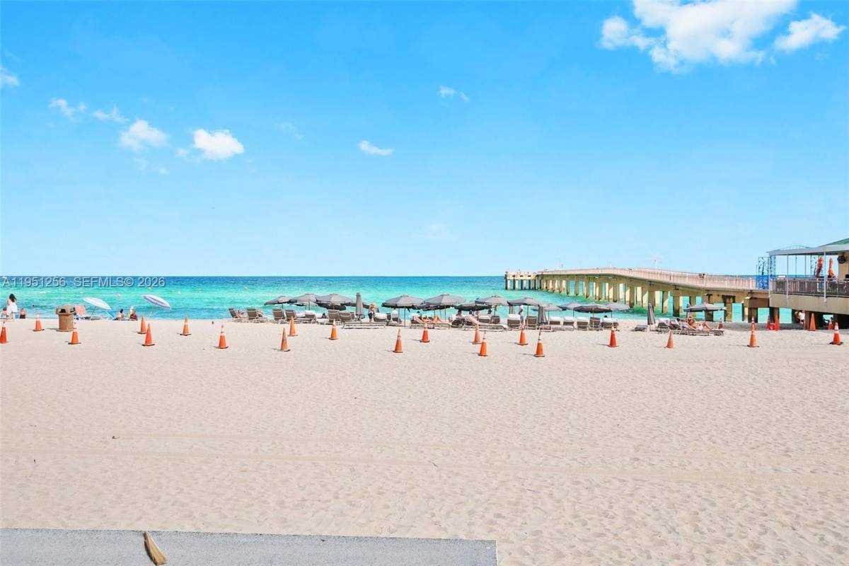 Apartment for rent at 16699 Collins Ave #2109, North Miami Beach, FL 33160
