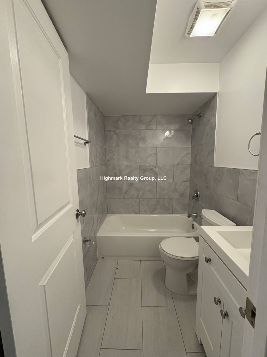 Apartment for rent at 663 W Grace St #207N, Chicago, IL 60613