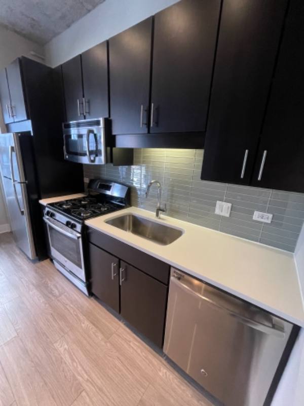Apartment for rent at 883 S Clark St, Chicago, IL 60605
