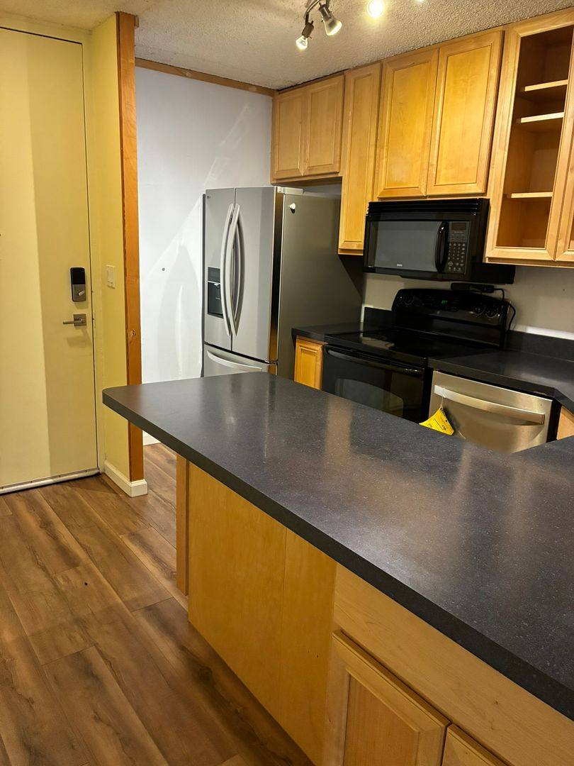 Apartment for rent at 1400 Pensacola St, Honolulu, HI 96822