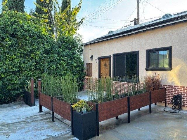 Apartment for rent at 1039 S Redondo Blvd #1039 3-4, Los Angeles, CA 90019