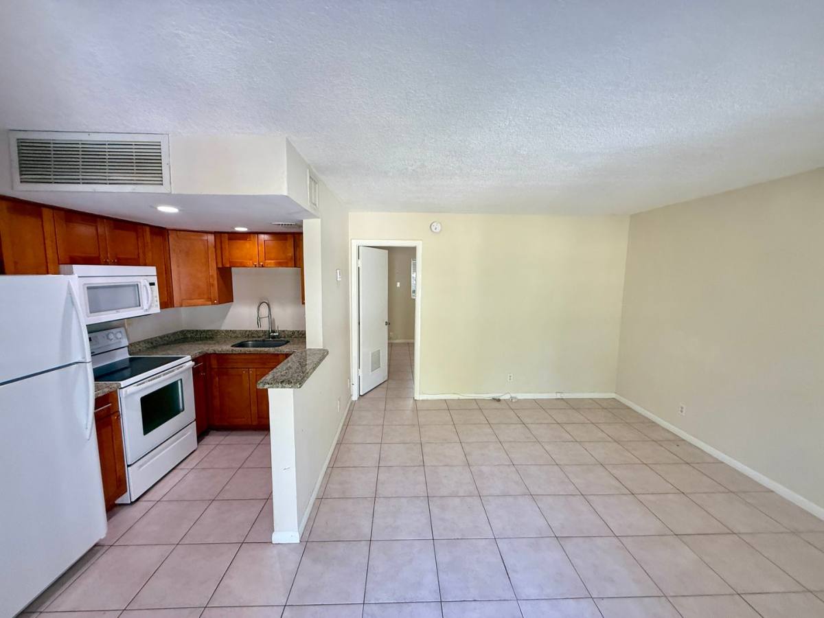 Apartment for rent at 417 NE 17th Ave, Fort Lauderdale, FL 33301