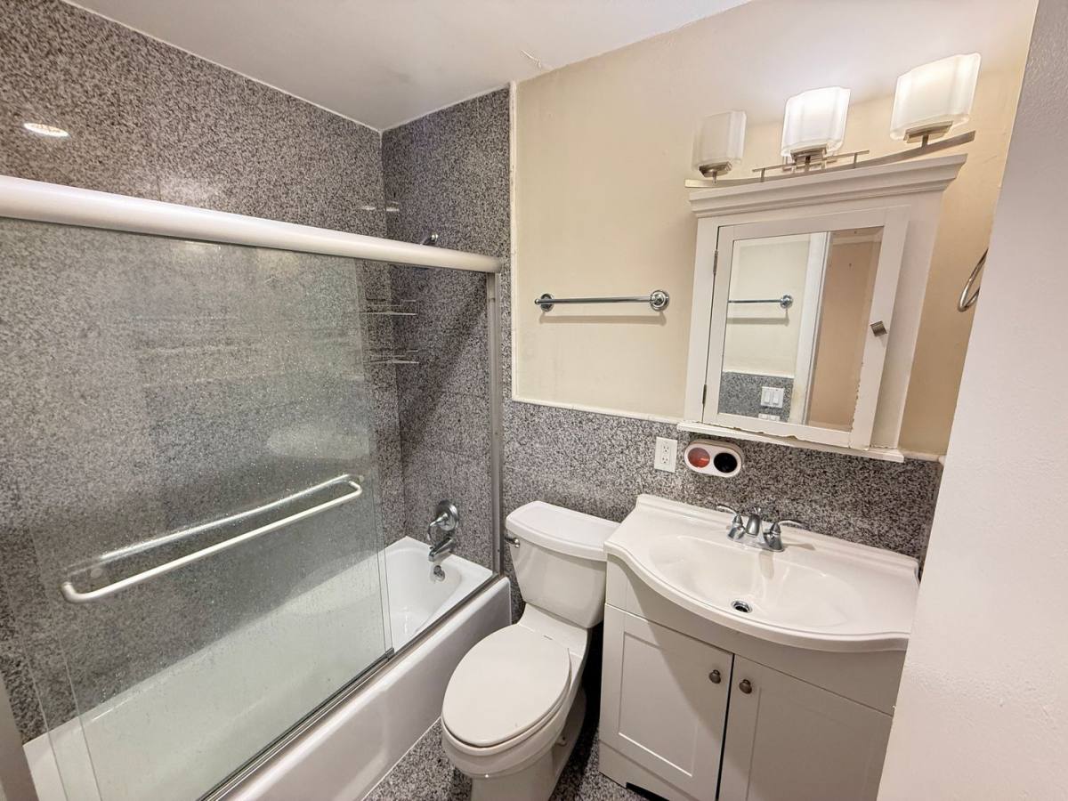 Apartment for rent at 417 NE 17th Ave, Fort Lauderdale, FL 33301