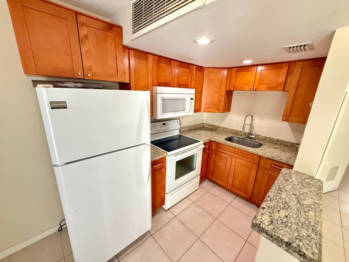 Apartment for rent at 417 NE 17th Ave, Fort Lauderdale, FL 33301