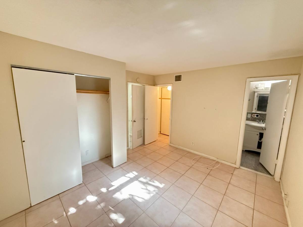Apartment for rent at 417 NE 17th Ave, Fort Lauderdale, FL 33301