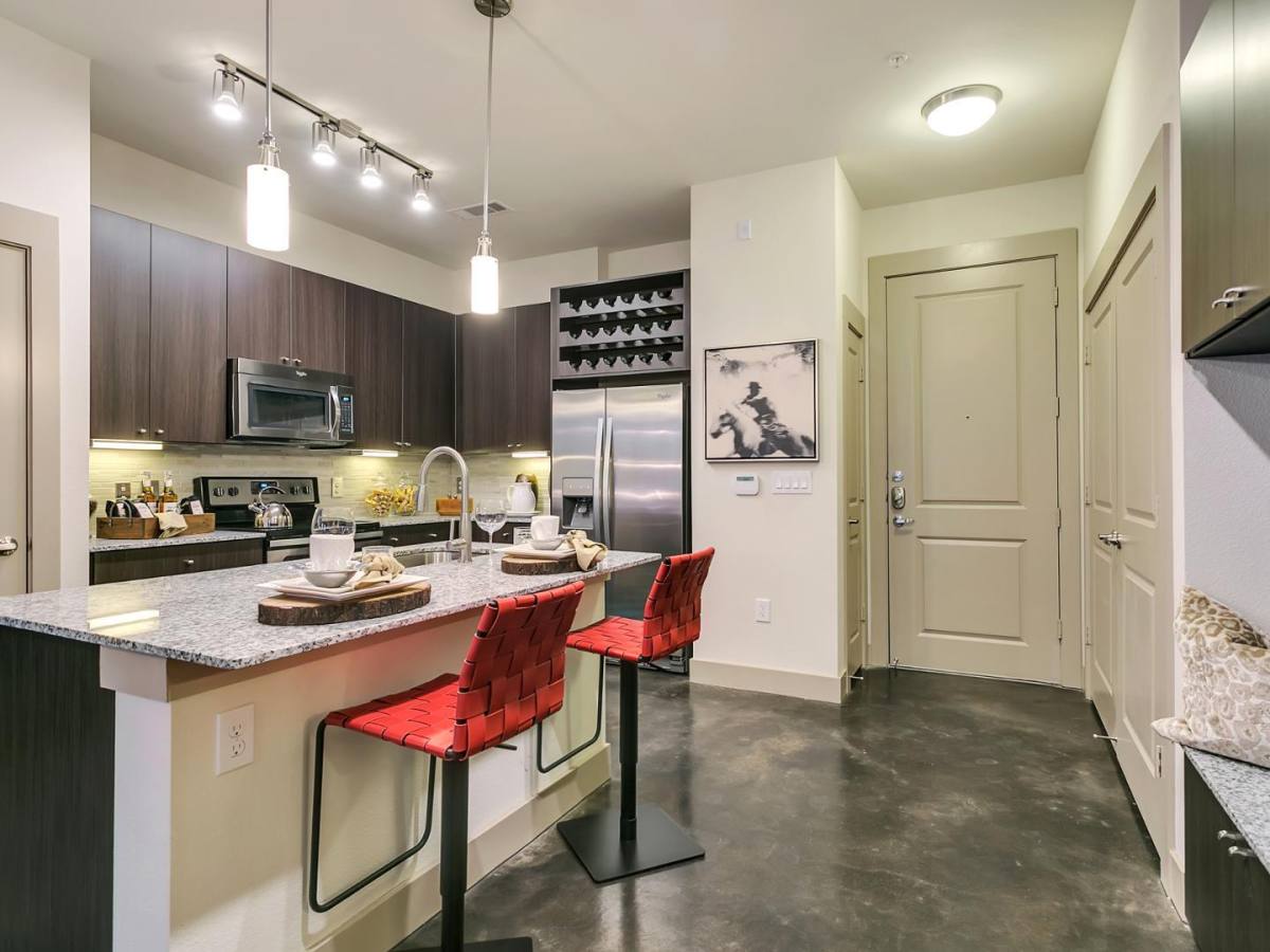 Apartment for rent at The Cayman Las Colinas, 1071 Lake Carolyn Parkway, Irving, TX 75039