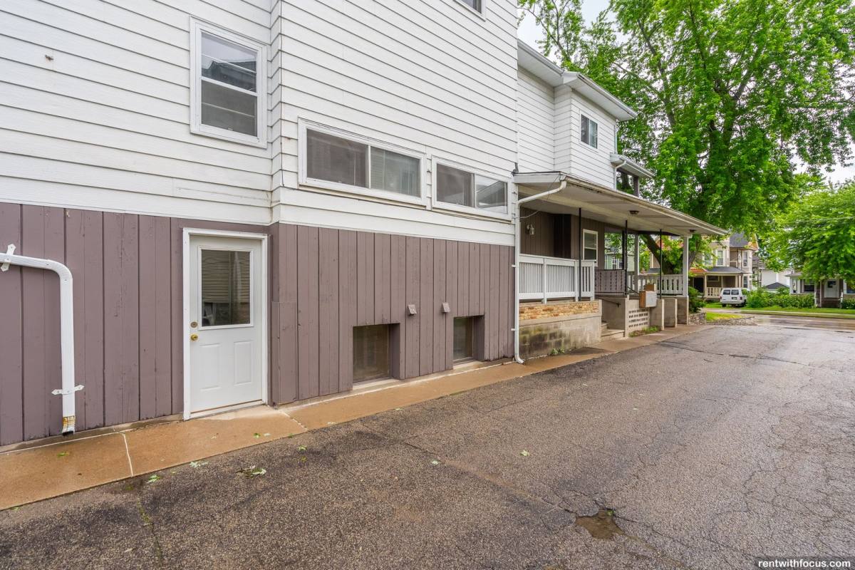 536 Algoma Blvd, Oshkosh, WI 54901 - Apartment for Rent - Image 8