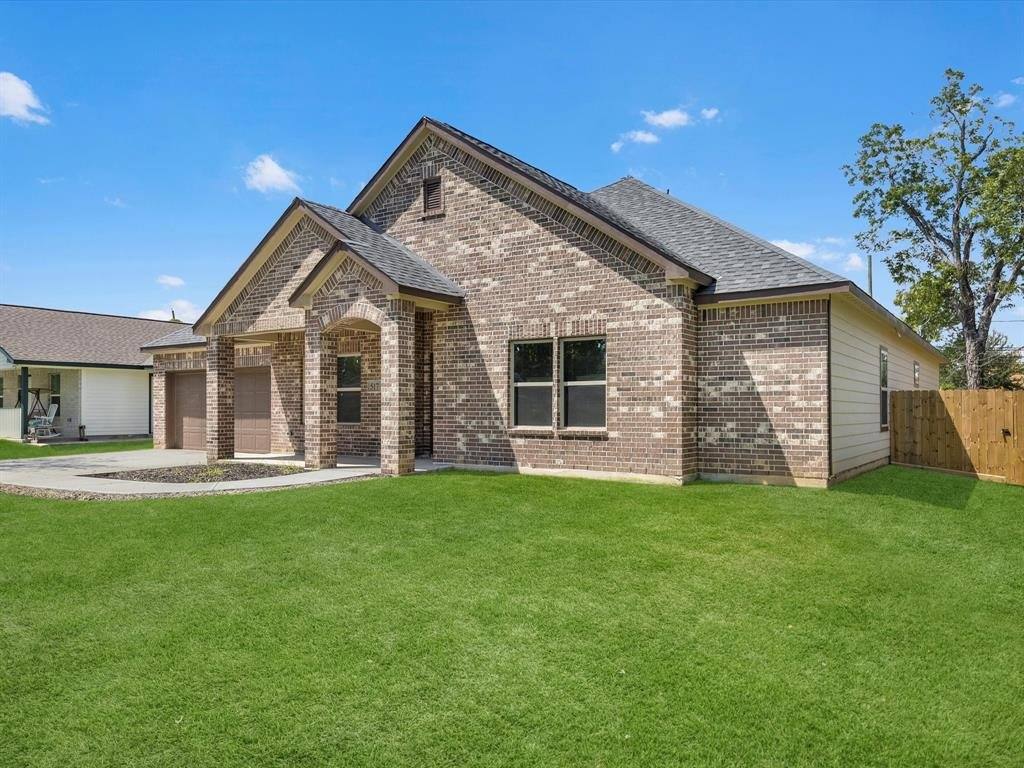 House for rent at 517 N 4th St, La Porte, TX 77571