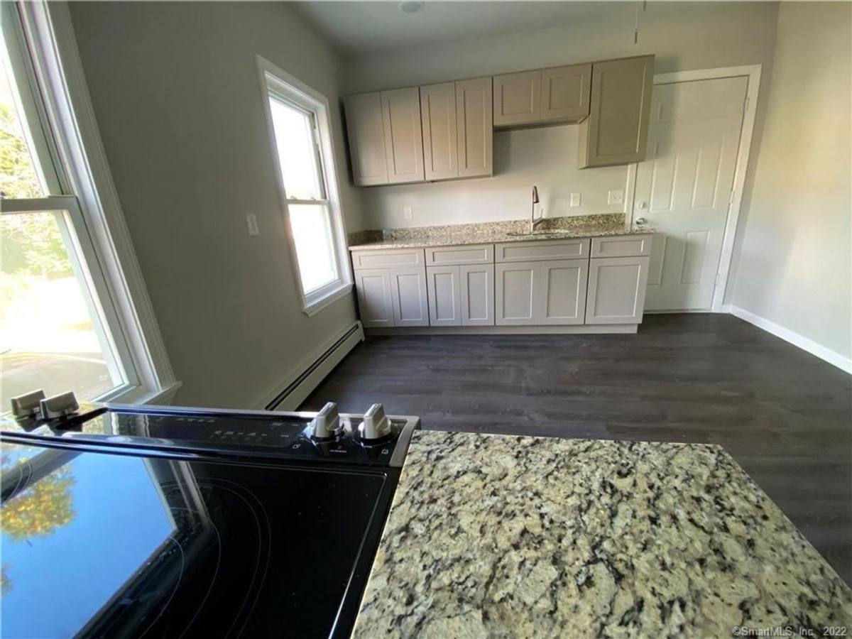 Apartment for rent at 94 Westland St, Hartford, CT 06120