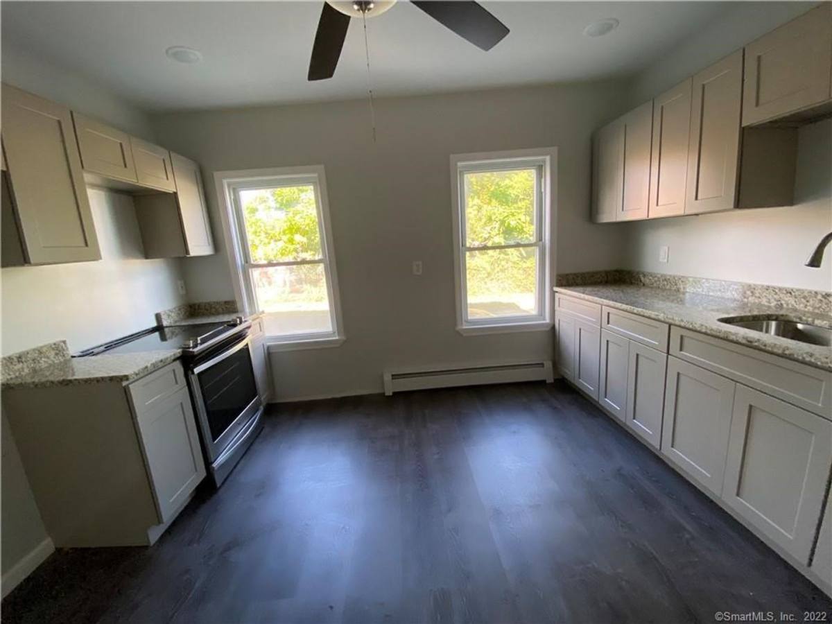 Apartment for rent at 94 Westland St, Hartford, CT 06120