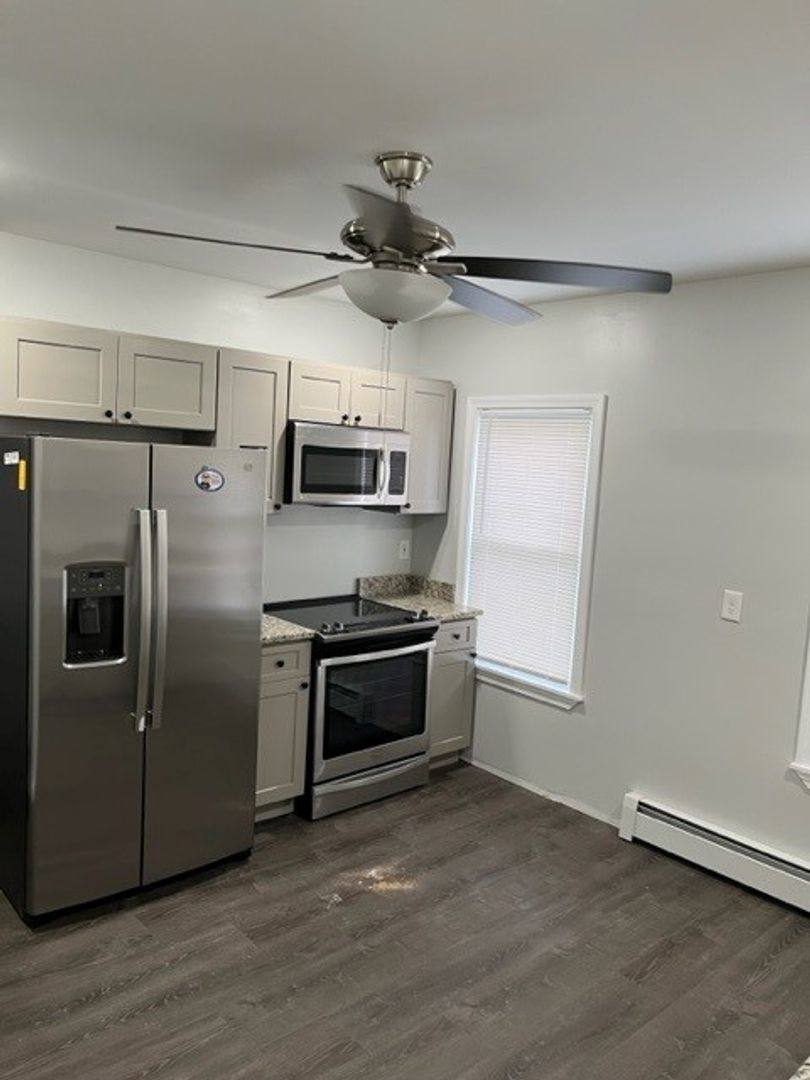 Apartment for rent at 94 Westland St, Hartford, CT 06120