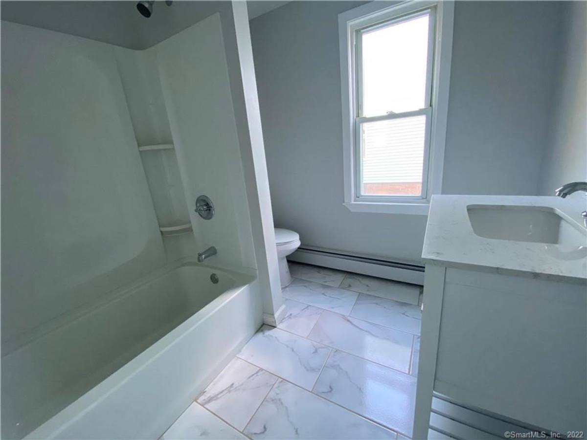 Apartment for rent at 94 Westland St, Hartford, CT 06120
