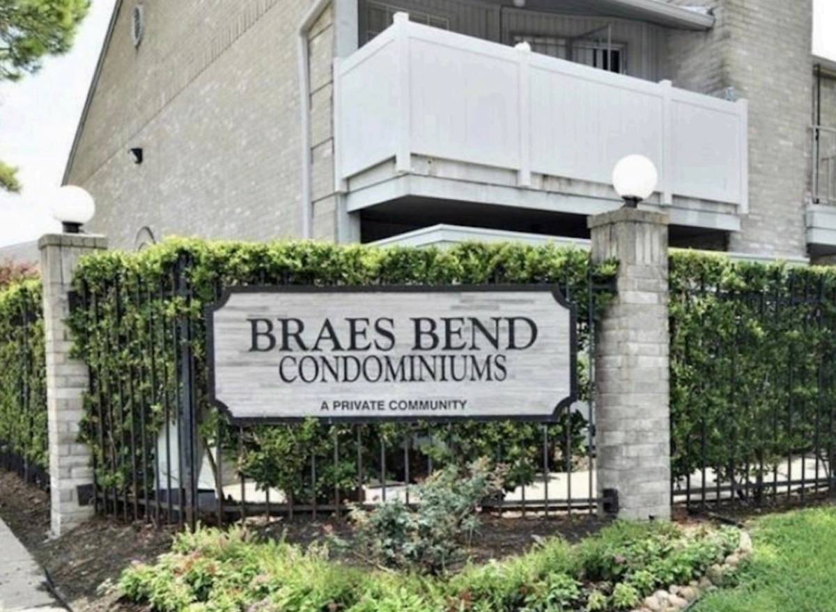 Townhouse for rent at 8243 Creekbend Dr, Houston, TX 77071