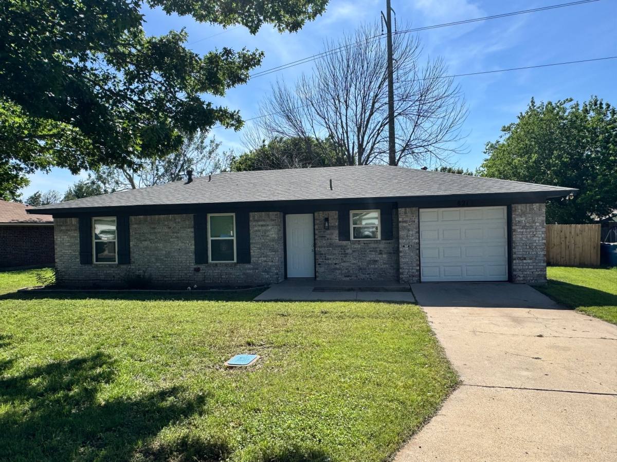 House for rent at 821 Vernon Court, Sanger, TX 76266