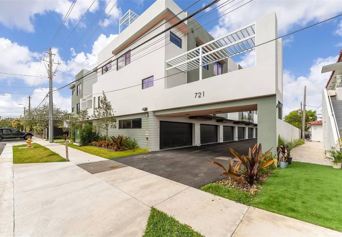 Townhouse for rent at 721 SW 11th St #B, Miami, FL 33129