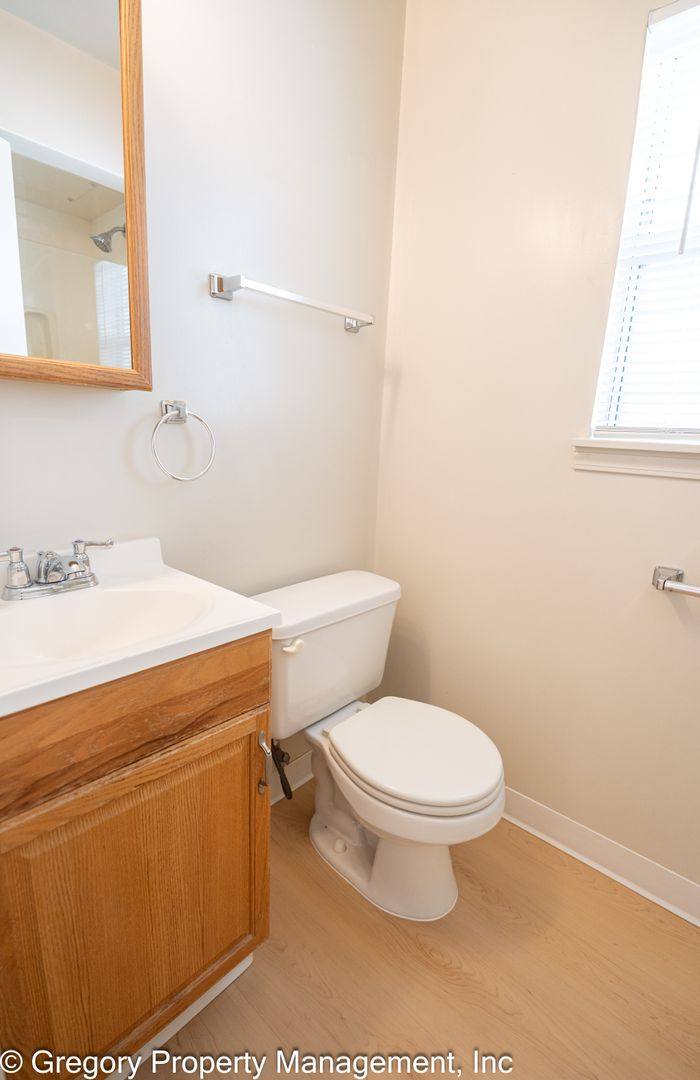 Apartment for rent at 1710 Benton St, Alameda, CA 94501