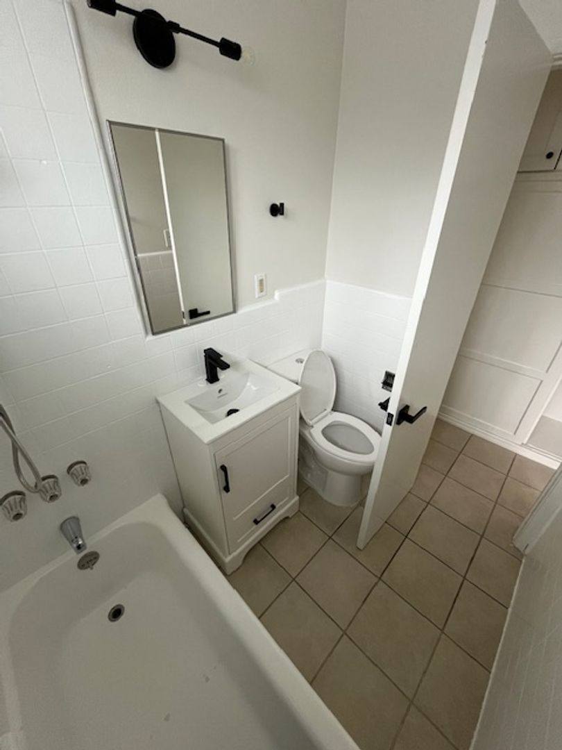 Apartment for rent at 25 Bennett Ave, Long Beach, CA 90803