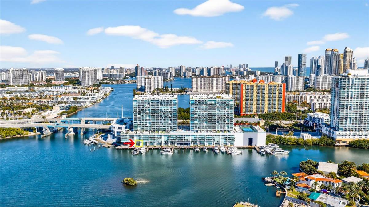 Townhouse for rent at 400 Sunny Isles Blvd #102, North Miami Beach, FL 33160