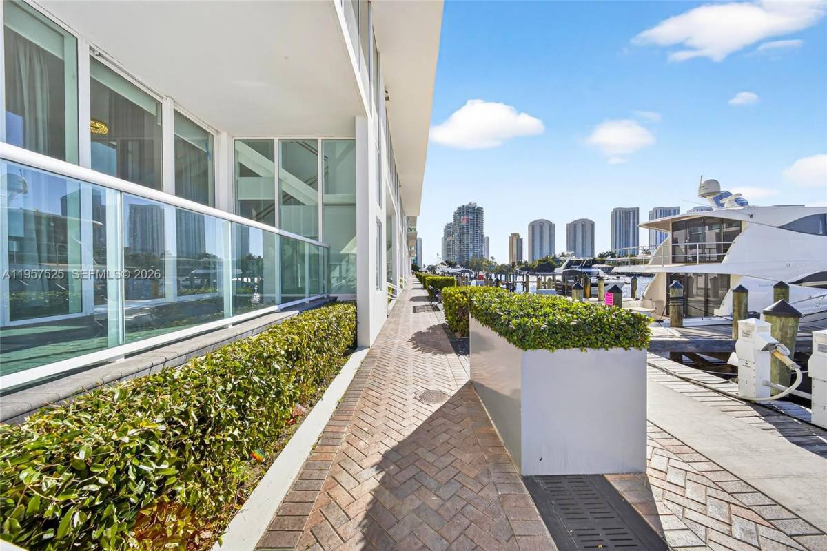 Townhouse for rent at 400 Sunny Isles Blvd #102, North Miami Beach, FL 33160