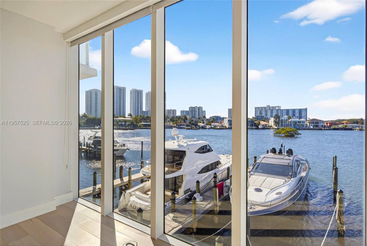 Townhouse for rent at 400 Sunny Isles Blvd #102, North Miami Beach, FL 33160