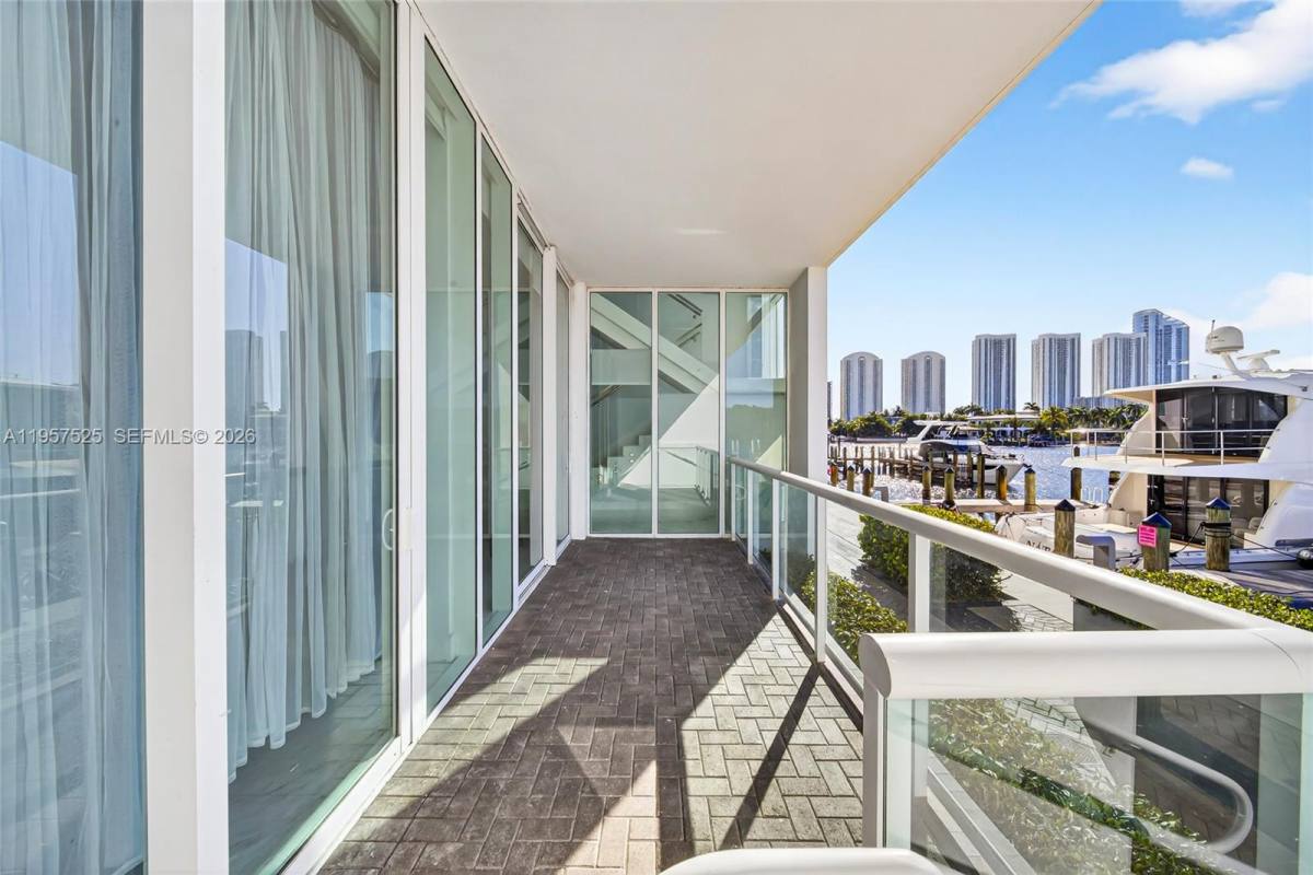 Townhouse for rent at 400 Sunny Isles Blvd #102, North Miami Beach, FL 33160