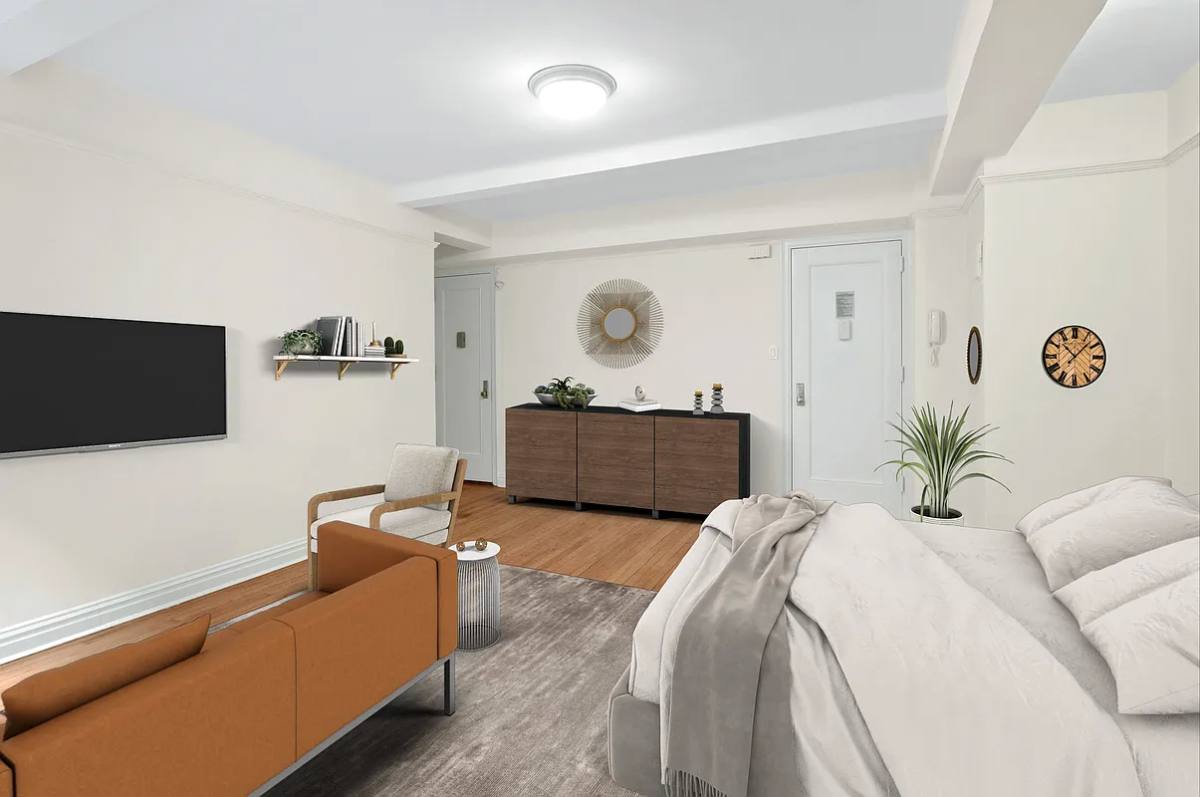 Apartment for rent at 25 E 10th St #5C, New York, NY 10003