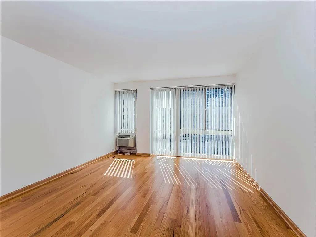 Apartment for rent at 2933 N Sheridan Rd #1101, Chicago, IL 60657