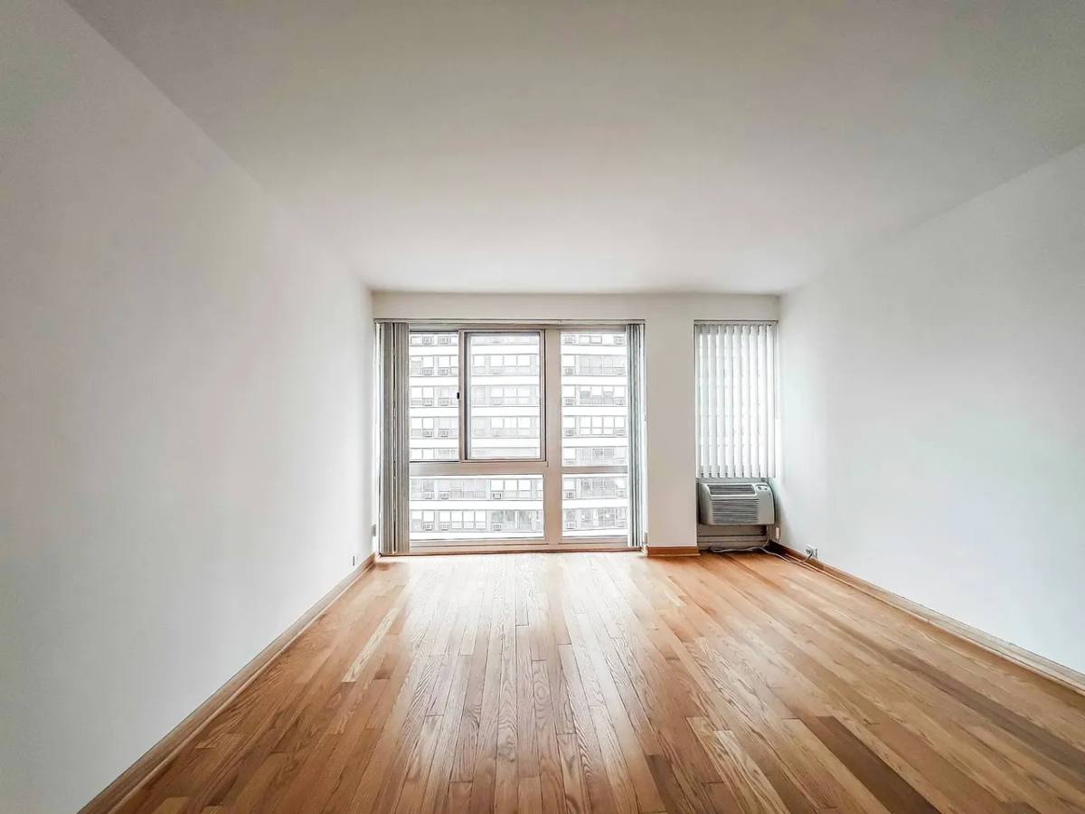Apartment for rent at 2933 N Sheridan Rd #1101, Chicago, IL 60657