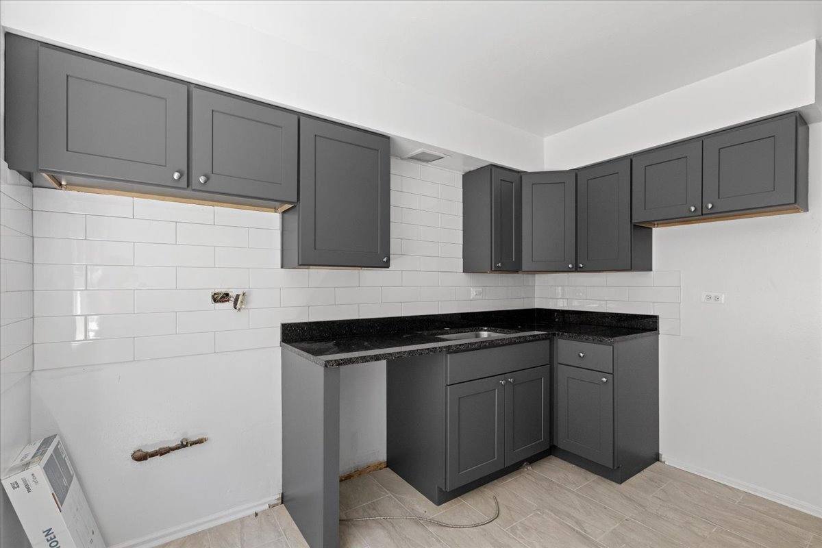 Apartment for rent at 6705 N California Ave #1N, Chicago, IL 60645